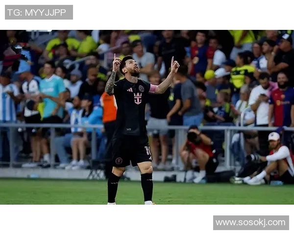 坎坷经历成就足球传奇球星背后的奋斗与坚持 坎坷经历成就足球传奇球星背后的奋斗与坚持