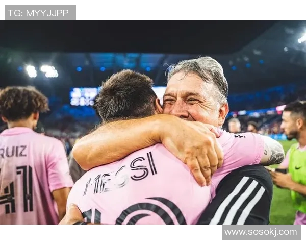 足球场上的友谊时刻 球星交换球衣背后的故事与意义 足球场上的友谊时刻 球星交换球衣背后的故事与意义