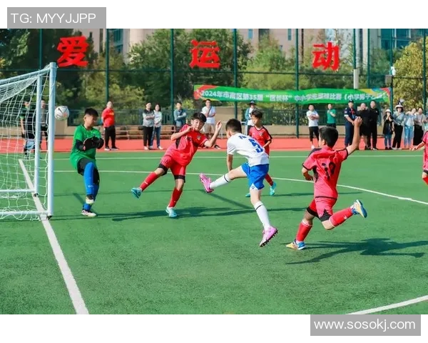 足球巨星激战赛场争锋精彩对决谁将成为世界最佳球员荣耀之巅 足球巨星激战赛场争锋精彩对决谁将成为世界最佳球员荣耀之巅