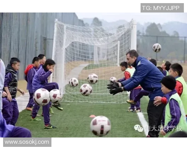 足球球星场上语言风采中超赛场互动与精神面貌解析 足球球星场上语言风采中超赛场互动与精神面貌解析